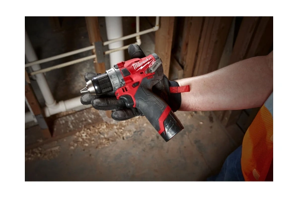 Аккумуляторная безударная субкомпактная 2-скоростная дрель-шуруповерт, бесщеточная Milwaukee M12 FDD-202X  M12 FUEL 4933459816