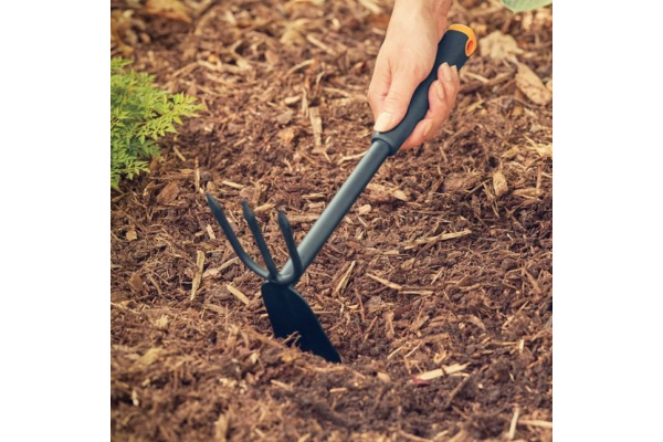 Тяпка Fiskars Ergo 1027030 в Перми 