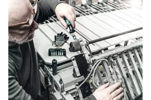  Отвёртка динамометрическая Wera регулируемая WE-074700 в Перми 