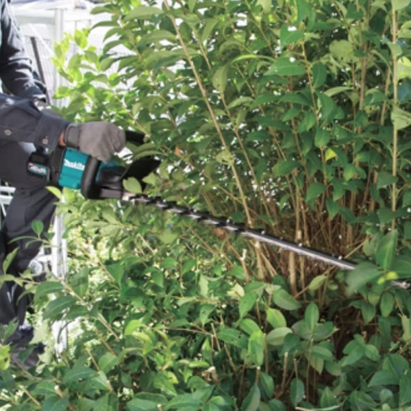 Кусторез аккумуляторный Makita XGT 40VMAX UH004GZ в Перми