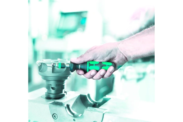  Отвёртка динамометрическая Wera регулируемая WE-074700 в Перми 