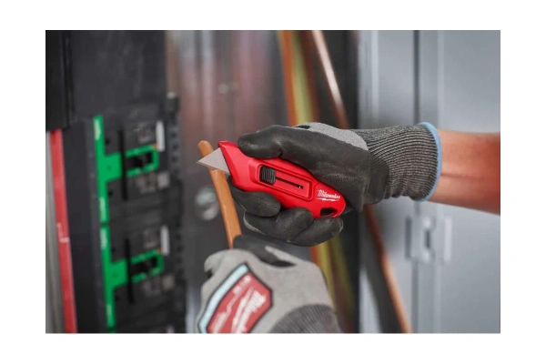 Нож выдвижной многофункциональный компактный  Milwaukee  4932492379