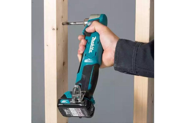 Аккумуляторная угловая дрель Makita DA 332DZ в Перми