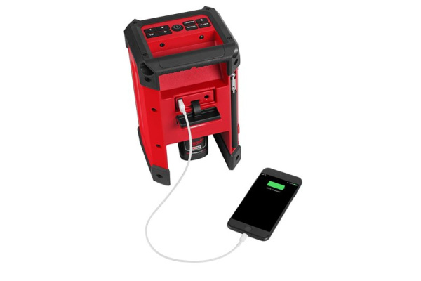 Аккумуляторное радио Milwaukee DAD+ зарядное устройство 4933472114