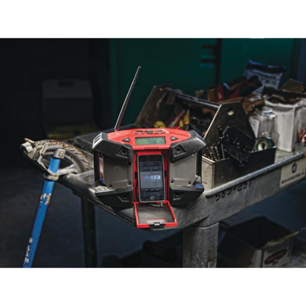 Аккумуляторный радиоприемник Milwaukee C12 JSR-0