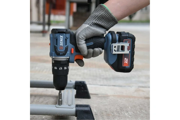 Шуруповерт аккумуляторный ударный SENIX  PDHX2-M2-EU-0 в Перми