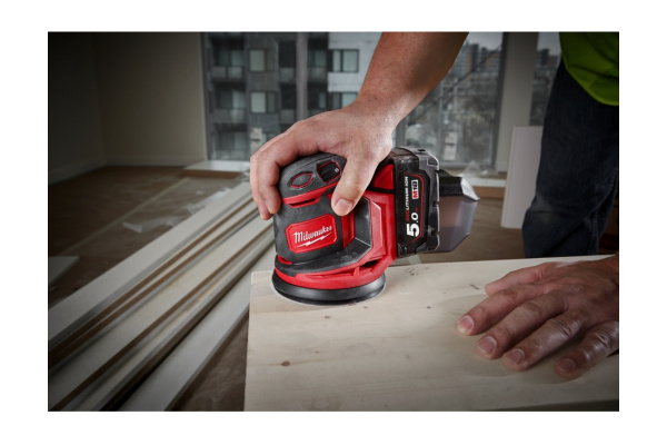 Аккумуляторная эксцентриковая шлифмашина MILWAUKEE M18 BOS125-502B (493346422) 4933464229