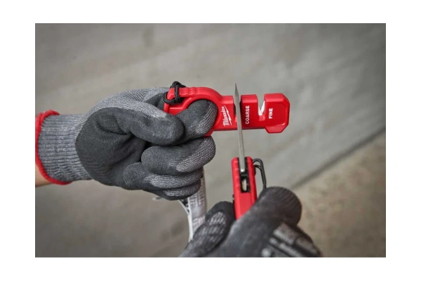 Точилка компактная для ножей (ножеточка) MILWAUKEE 4932478562 в Перми